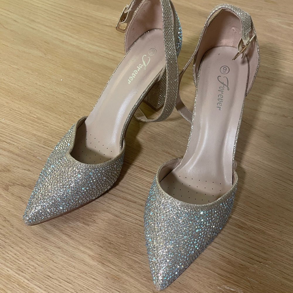 Sparkly block heels 🤩